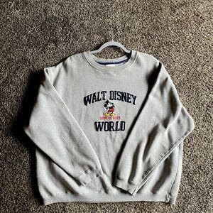 Vintage Walt Disney World Mickey Mouse crewneck sweatshirt
